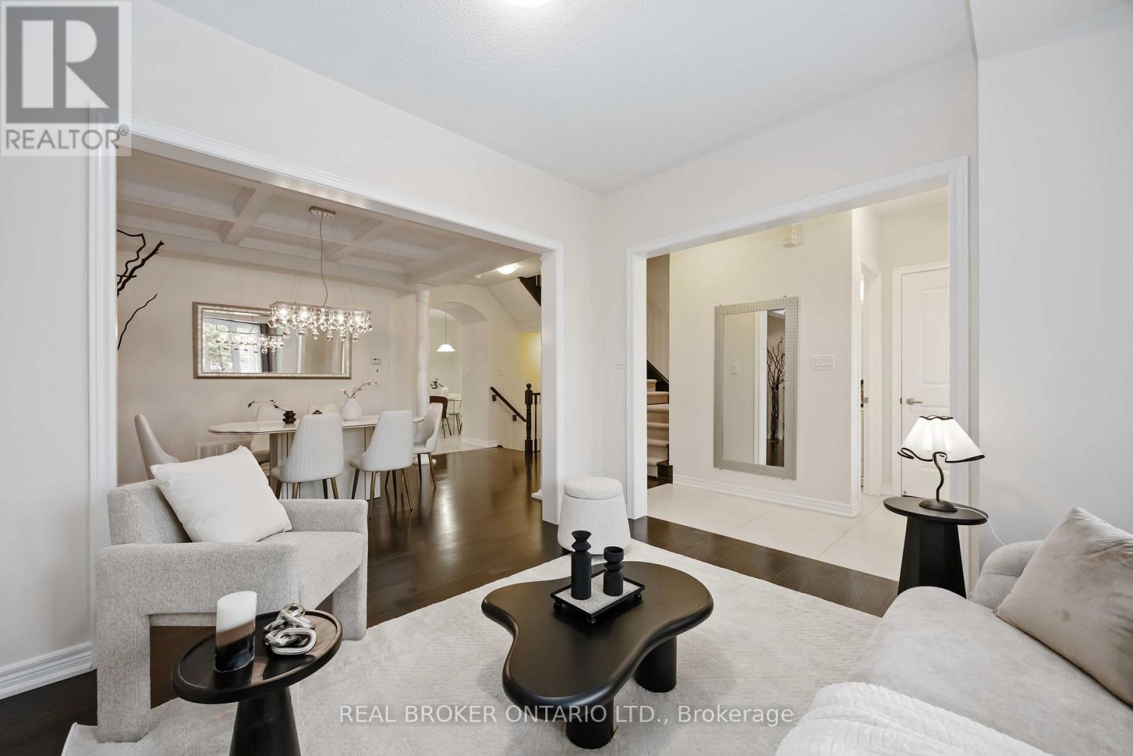 18 Lawrence Pilkington Avenue, Markham, Ontario  L6B 1C9 - Photo 10 - N12429957