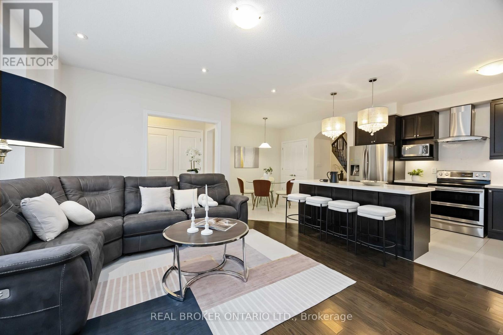 18 Lawrence Pilkington Avenue, Markham, Ontario  L6B 1C9 - Photo 15 - N12429957