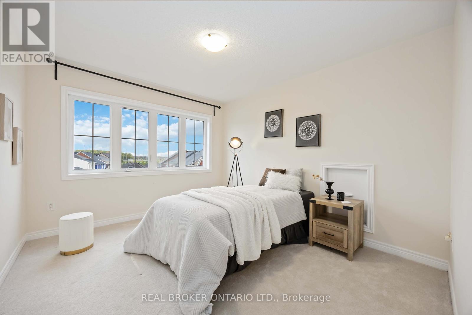 18 Lawrence Pilkington Avenue, Markham, Ontario  L6B 1C9 - Photo 2 - N12429957