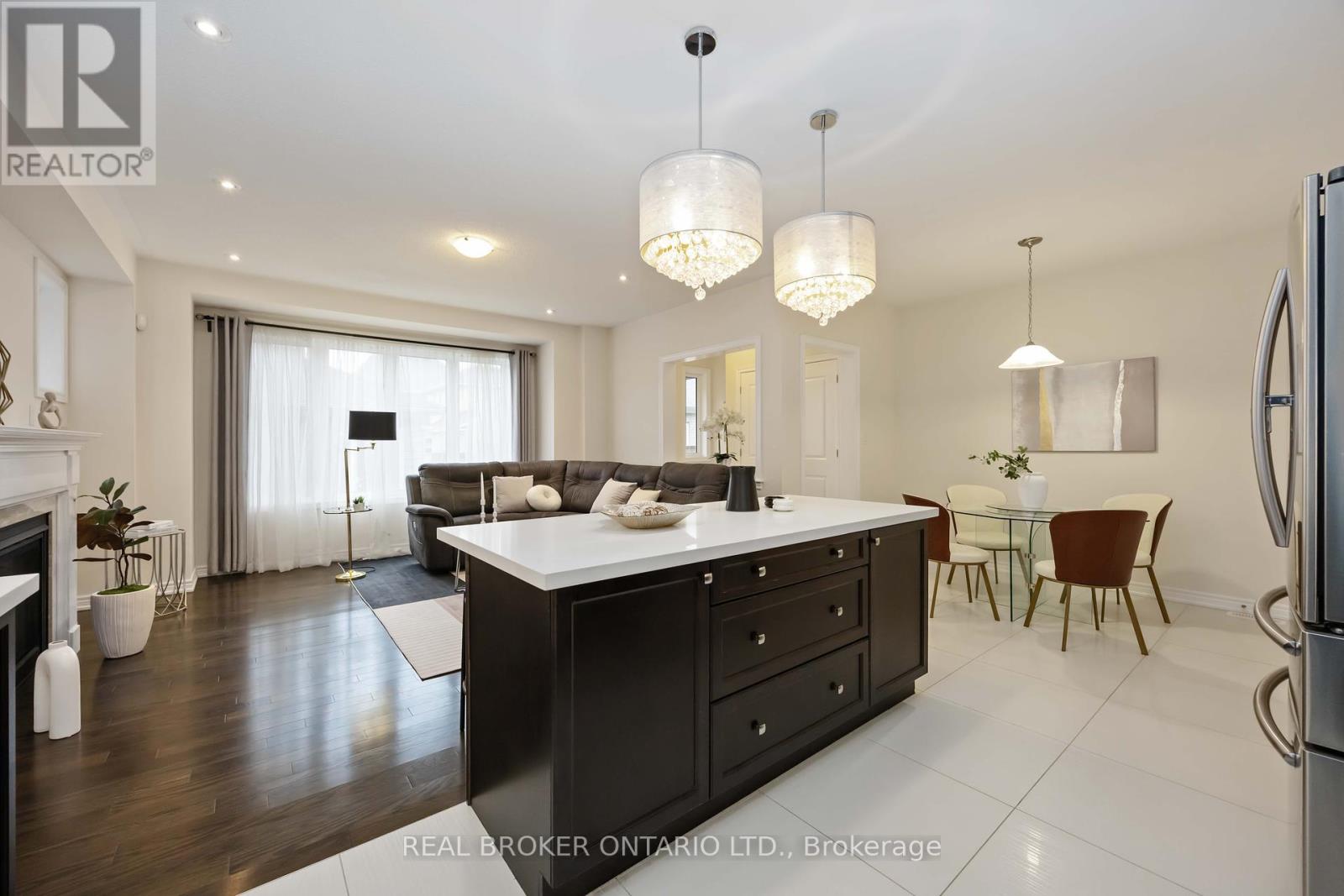 18 Lawrence Pilkington Avenue, Markham, Ontario  L6B 1C9 - Photo 21 - N12429957