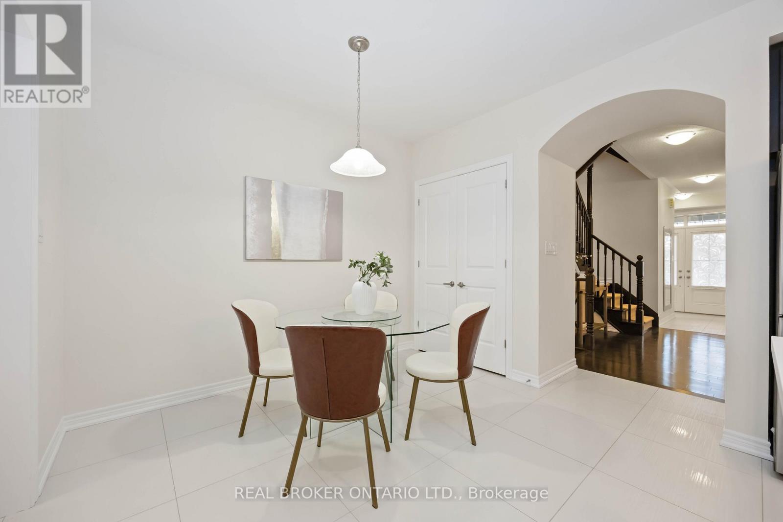 18 Lawrence Pilkington Avenue, Markham, Ontario  L6B 1C9 - Photo 22 - N12429957