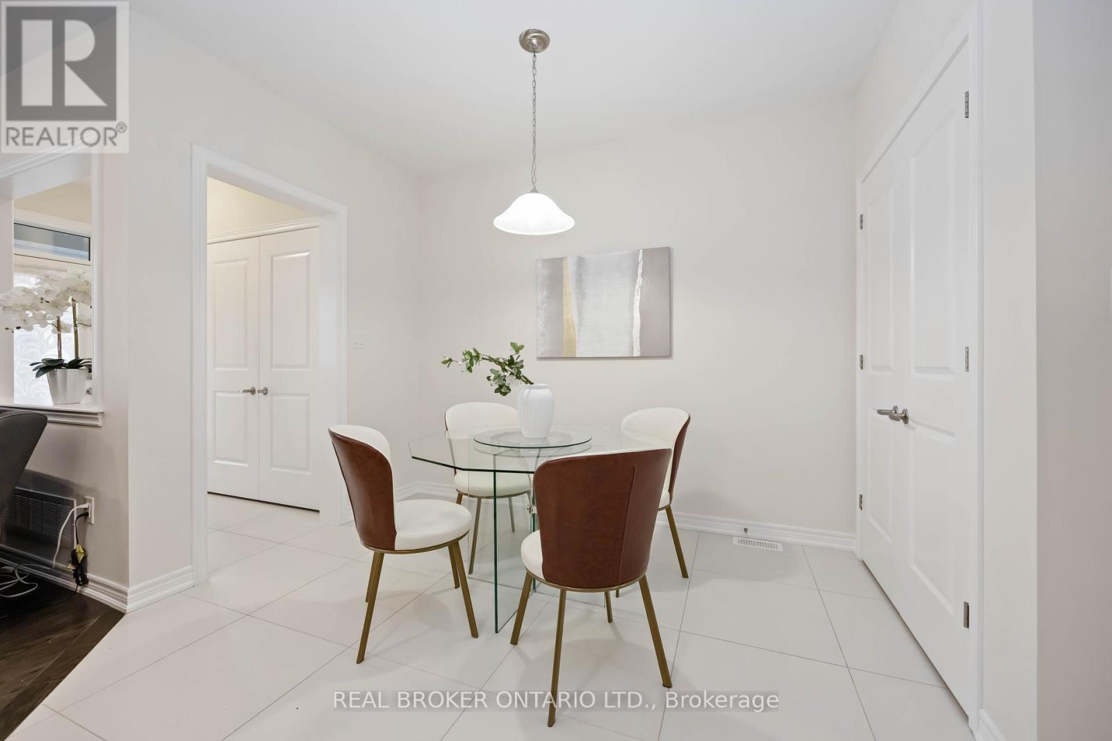 18 Lawrence Pilkington Avenue, Markham, Ontario  L6B 1C9 - Photo 23 - N12429957