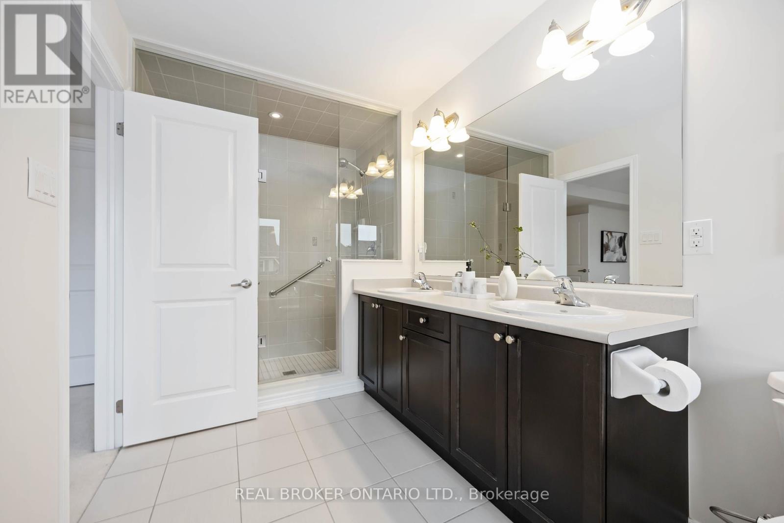 18 Lawrence Pilkington Avenue, Markham, Ontario  L6B 1C9 - Photo 30 - N12429957