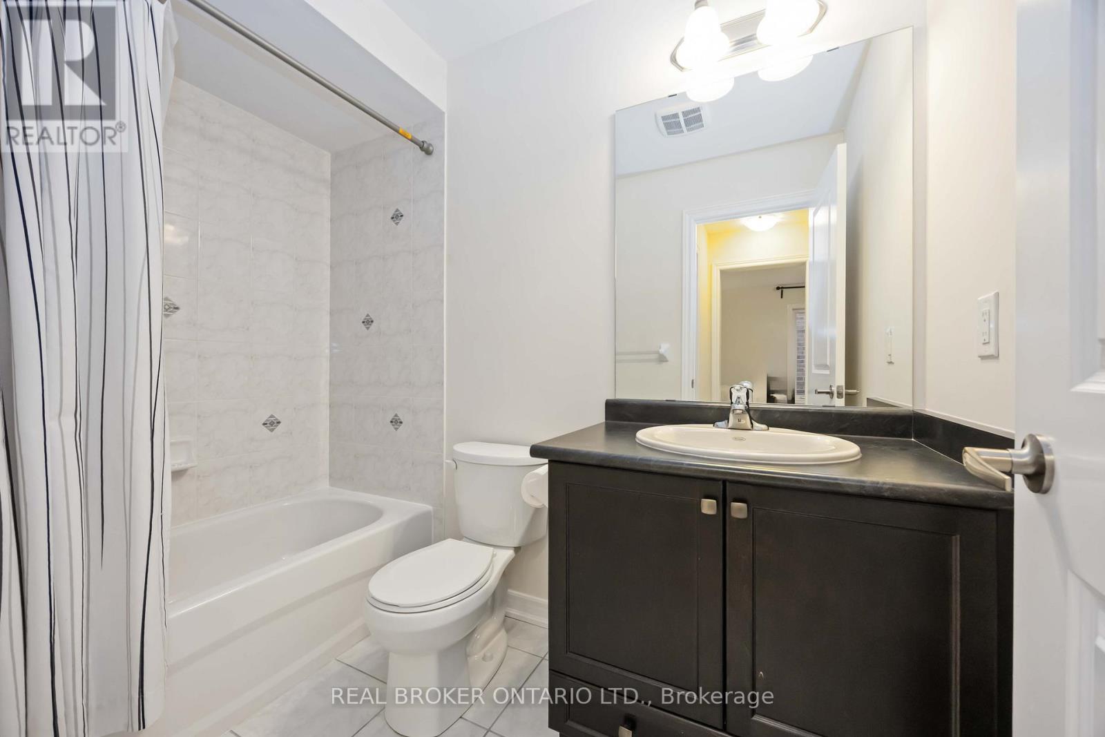 18 Lawrence Pilkington Avenue, Markham, Ontario  L6B 1C9 - Photo 38 - N12429957