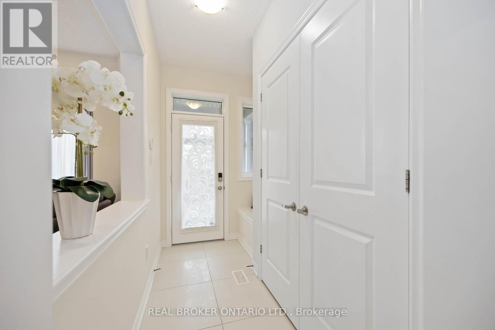 18 Lawrence Pilkington Avenue, Markham, Ontario  L6B 1C9 - Photo 39 - N12429957