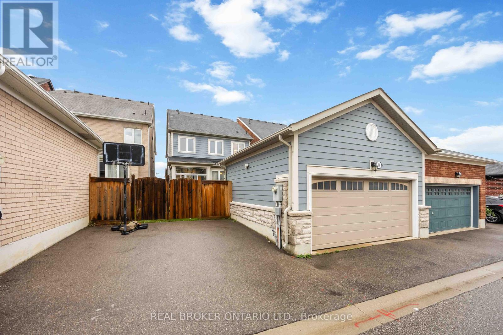 18 Lawrence Pilkington Avenue, Markham, Ontario  L6B 1C9 - Photo 40 - N12429957