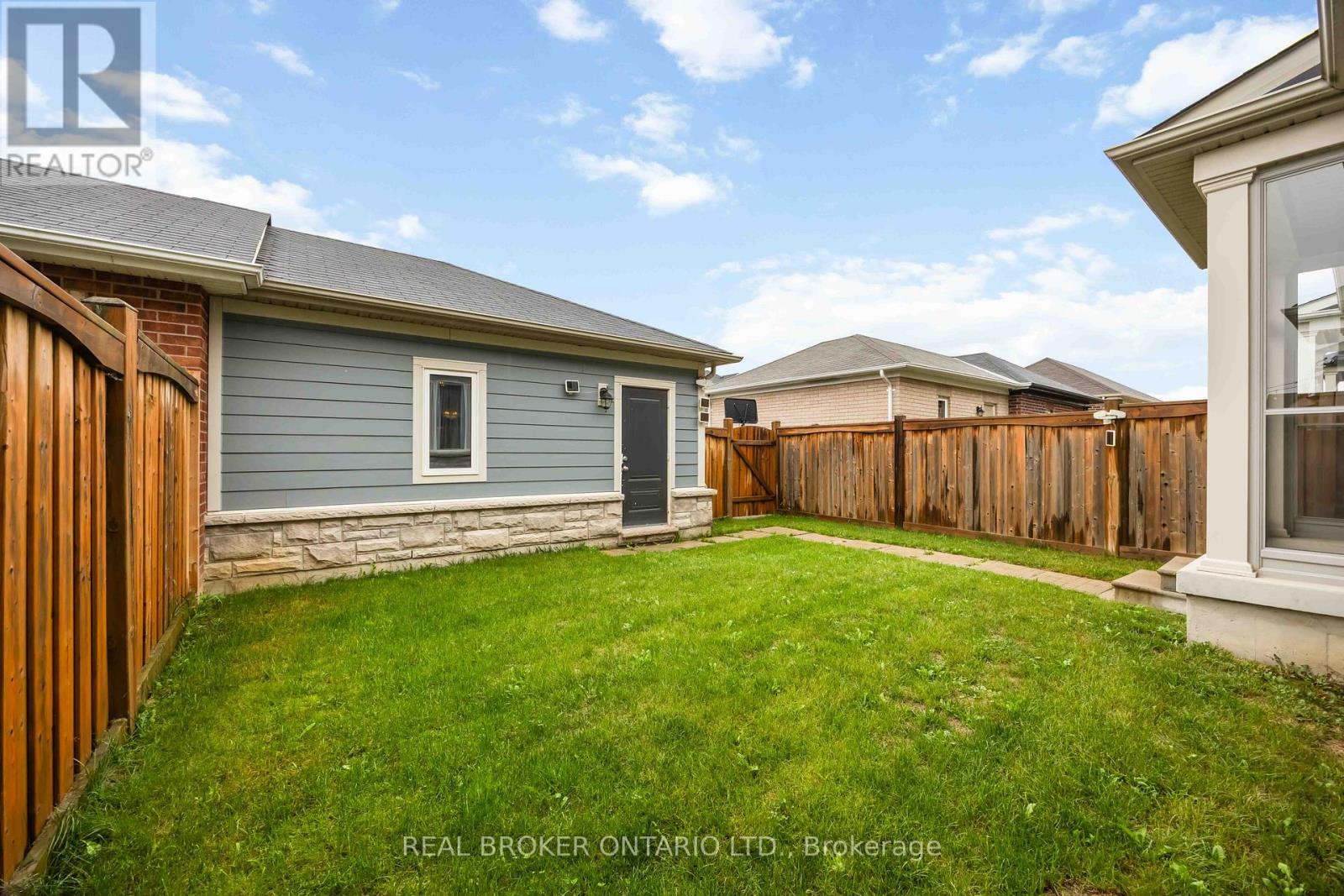 18 Lawrence Pilkington Avenue, Markham, Ontario  L6B 1C9 - Photo 41 - N12429957