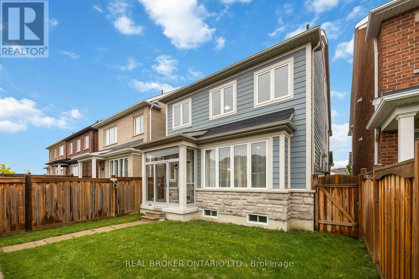 18 Lawrence Pilkington Avenue, Markham, Ontario  L6B 1C9 - Photo 42 - N12429957
