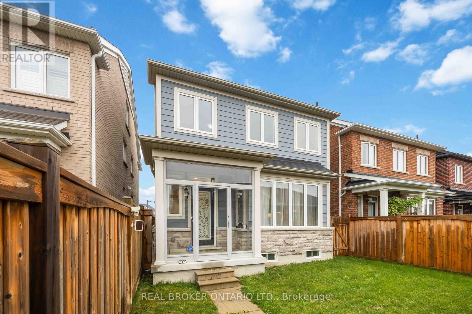 18 Lawrence Pilkington Avenue, Markham, Ontario  L6B 1C9 - Photo 43 - N12429957