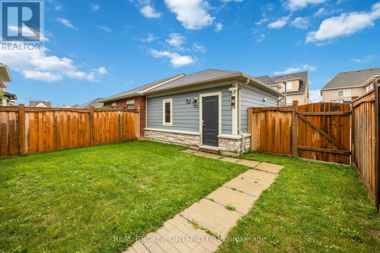 18 Lawrence Pilkington Avenue, Markham, Ontario  L6B 1C9 - Photo 44 - N12429957