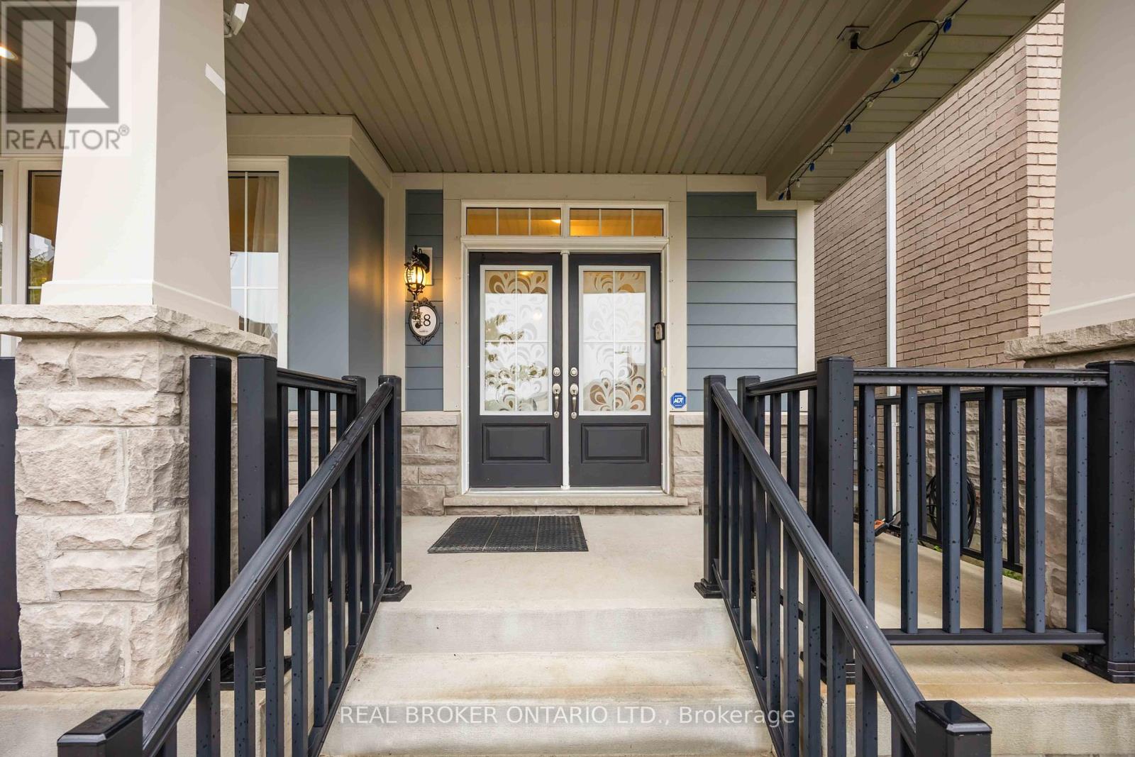 18 Lawrence Pilkington Avenue, Markham, Ontario  L6B 1C9 - Photo 6 - N12429957