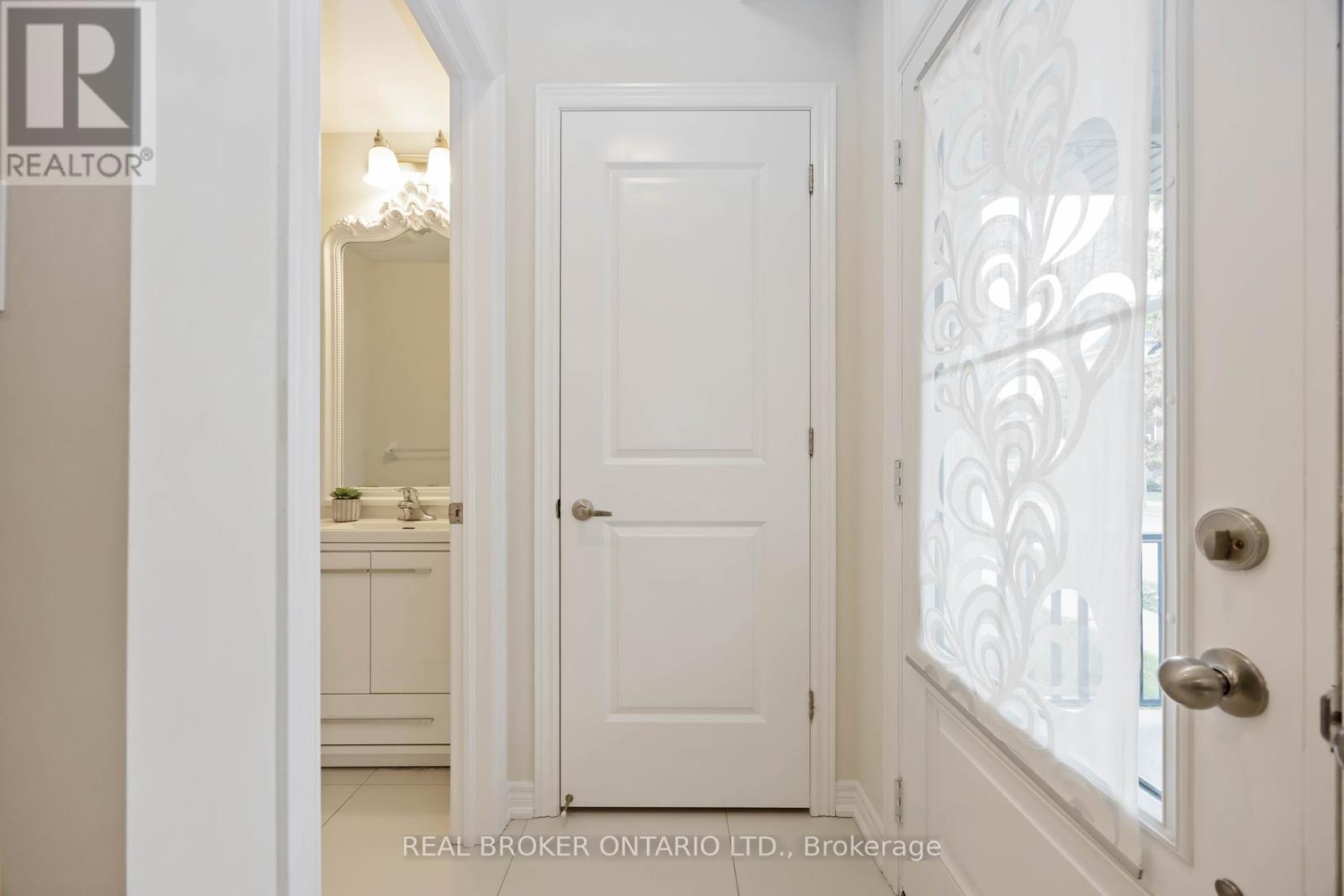 18 Lawrence Pilkington Avenue, Markham, Ontario  L6B 1C9 - Photo 7 - N12429957