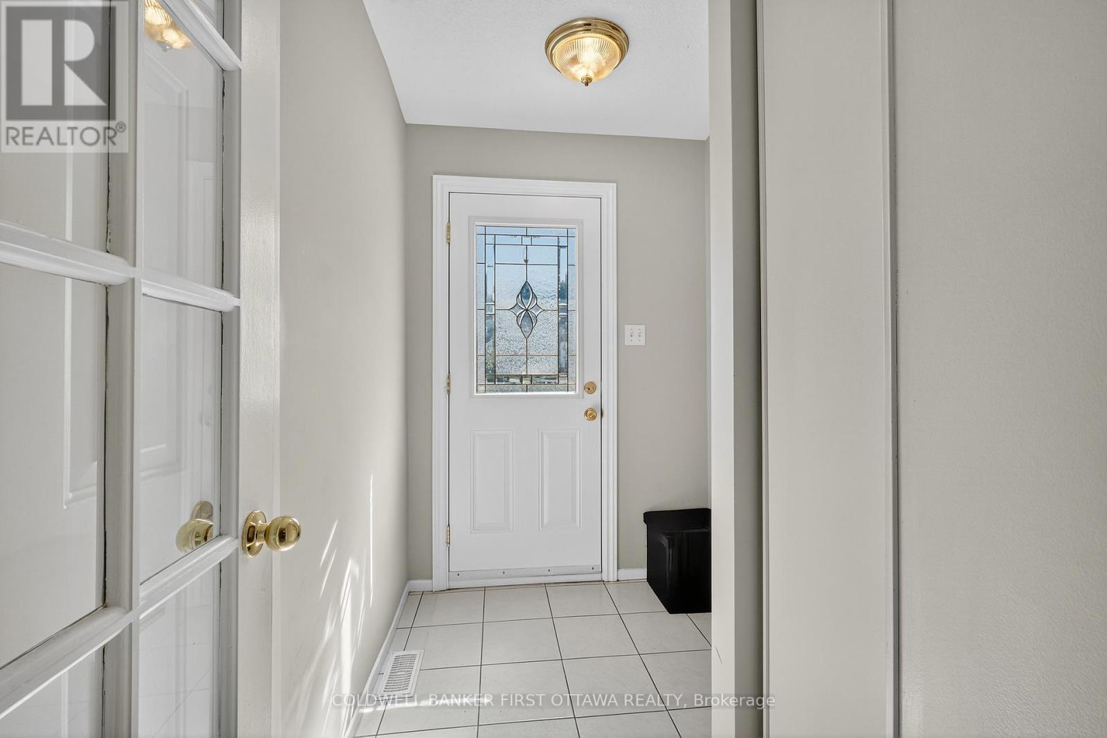 273 Kinglet Way, Ottawa, Ontario  K1E 2T9 - Photo 4 - X12430001