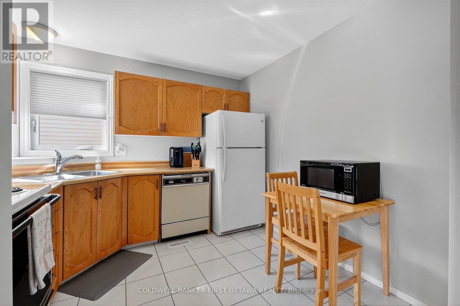 273 Kinglet Way, Ottawa, Ontario  K1E 2T9 - Photo 9 - X12430001