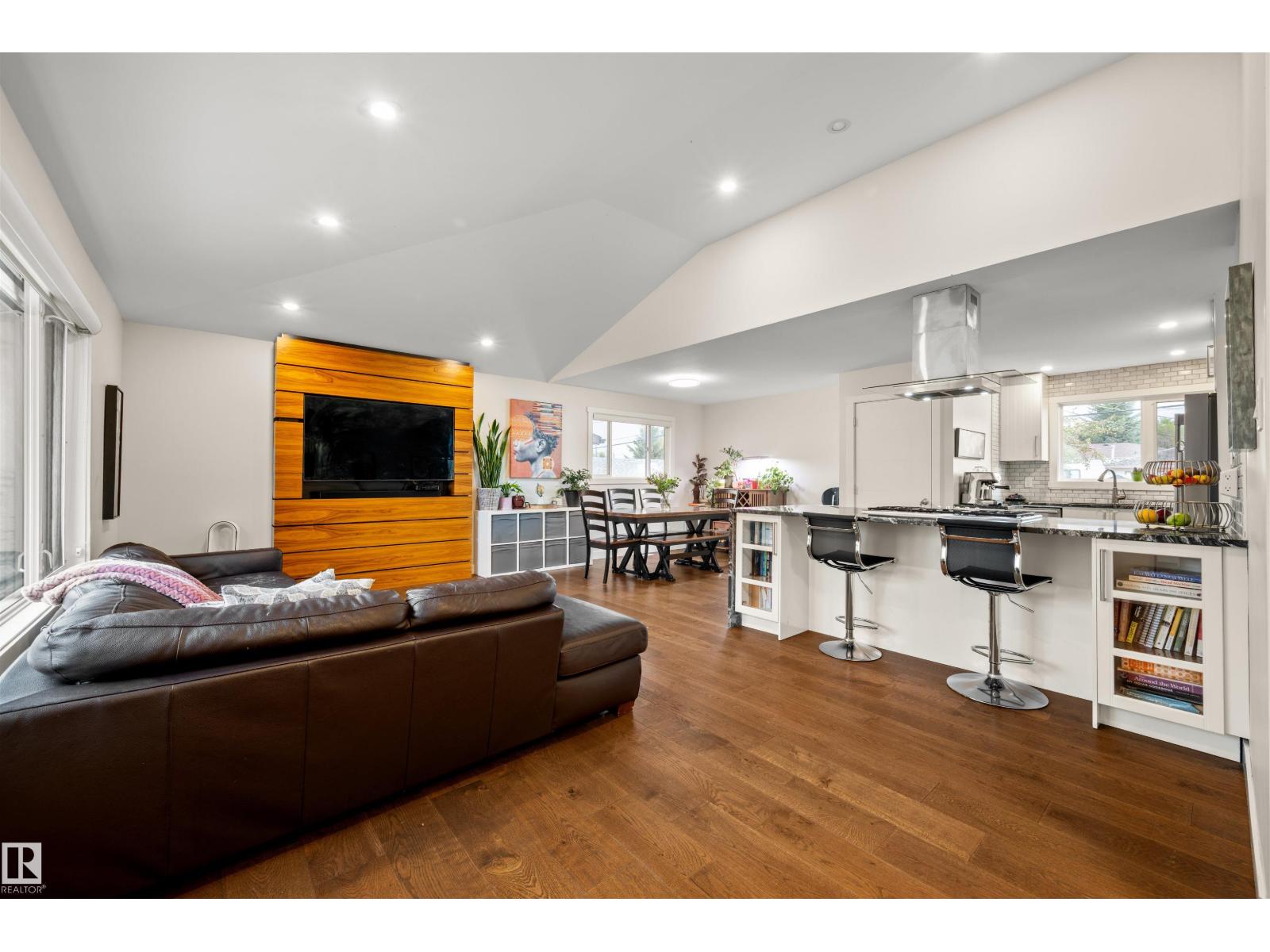 8608 CONNORS RD NW, Edmonton, Alberta
