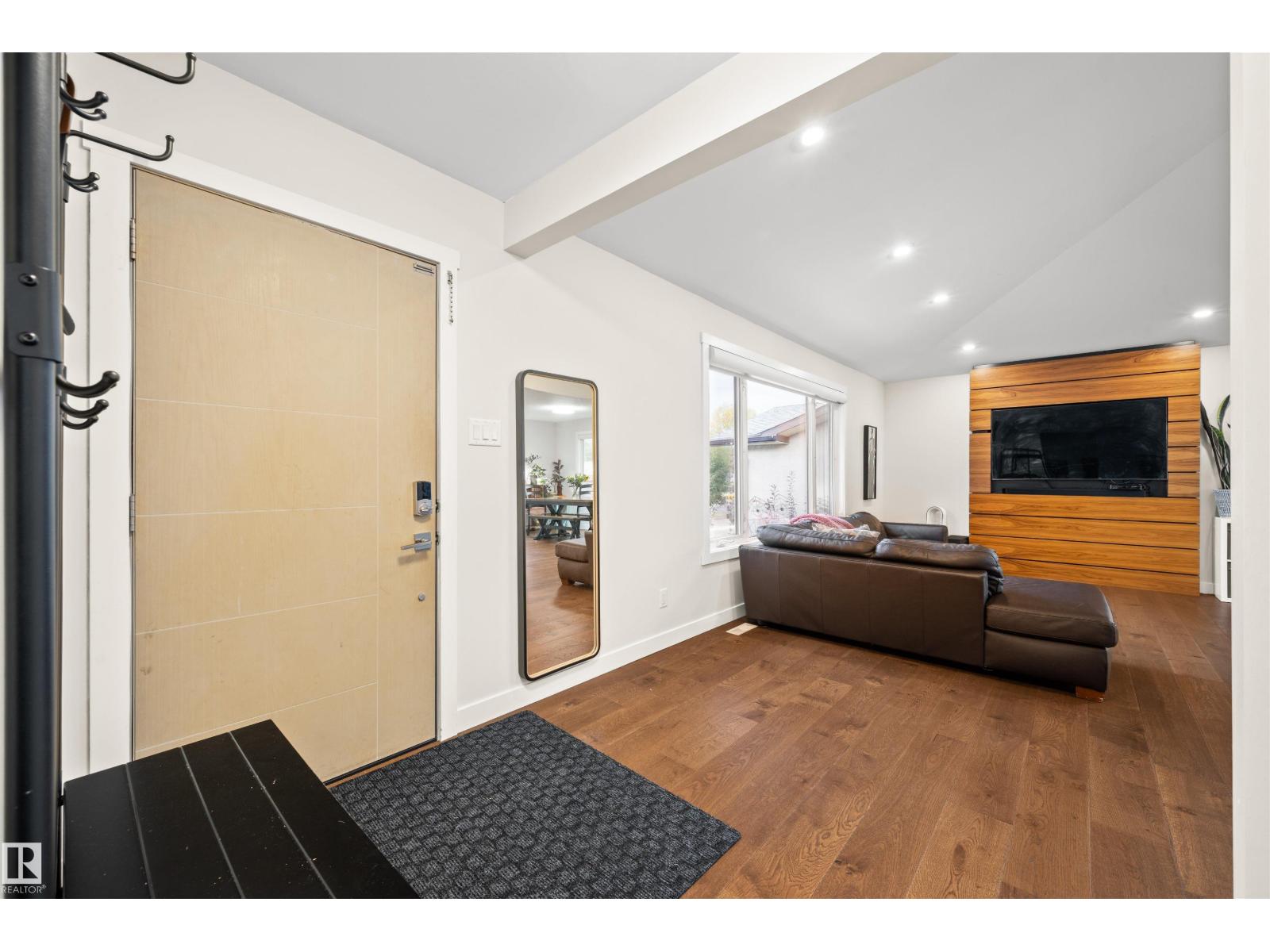8608 Connors Rd Nw, Edmonton, Alberta  T6C 4B4 - Photo 4 - E4459692