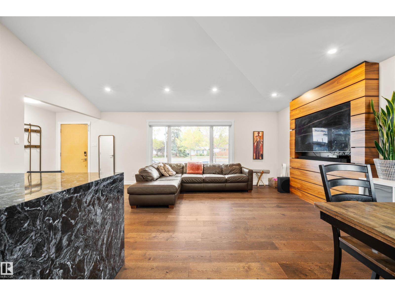 8608 Connors Rd Nw, Edmonton, Alberta  T6C 4B4 - Photo 7 - E4459692