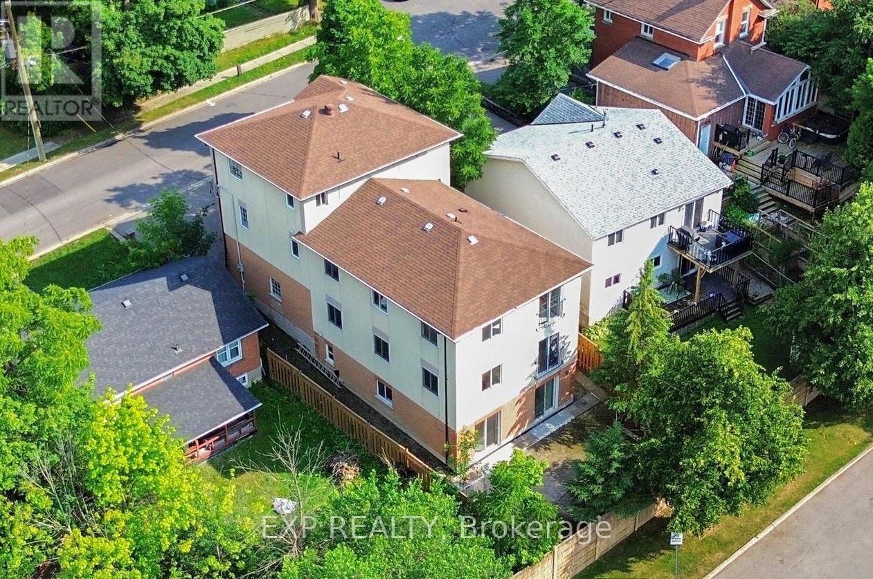 6 English Street, Brampton, Ontario  L6X 1L4 - Photo 2 - W12415665