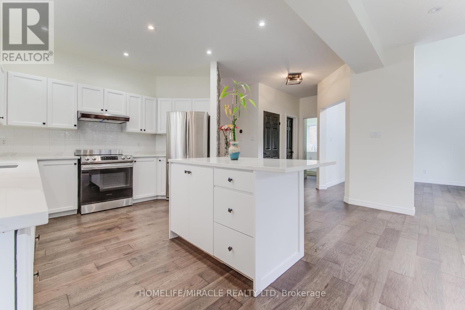 124 Winding Wood Crescent, Kitchener, Ontario  N2P 2L7 - Photo 12 - X12427496