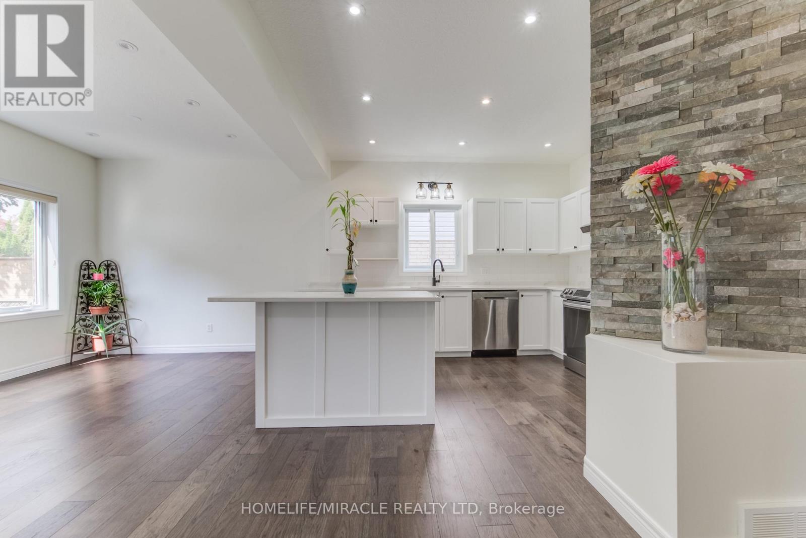 124 Winding Wood Crescent, Kitchener, Ontario  N2P 2L7 - Photo 7 - X12427496