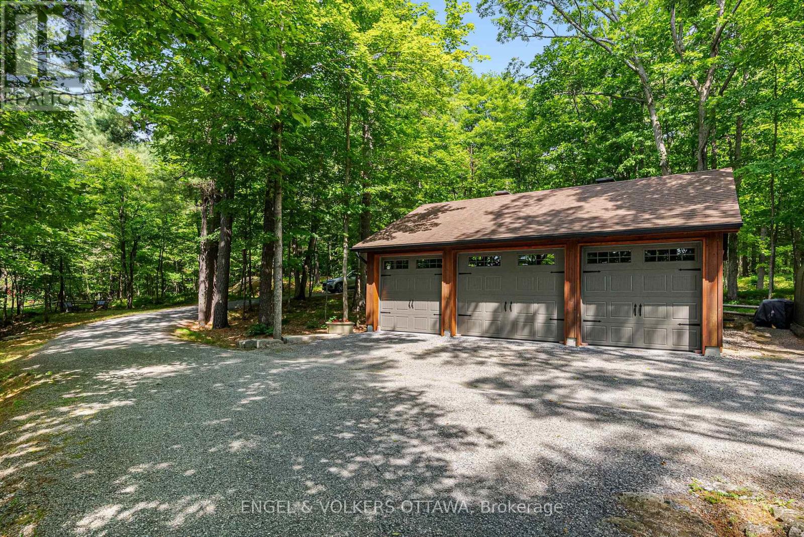 216 Connies Lane, Rideau Lakes, Ontario  K0G 1X0 - Photo 40 - X12330031