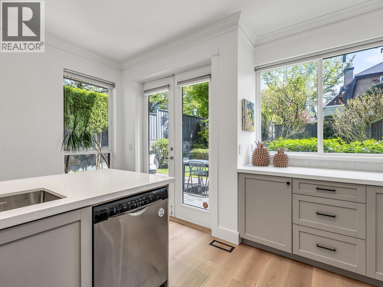 1664 St.georges Avenue, North Vancouver, British Columbia  V7L 3J7 - Photo 19 - R3050886