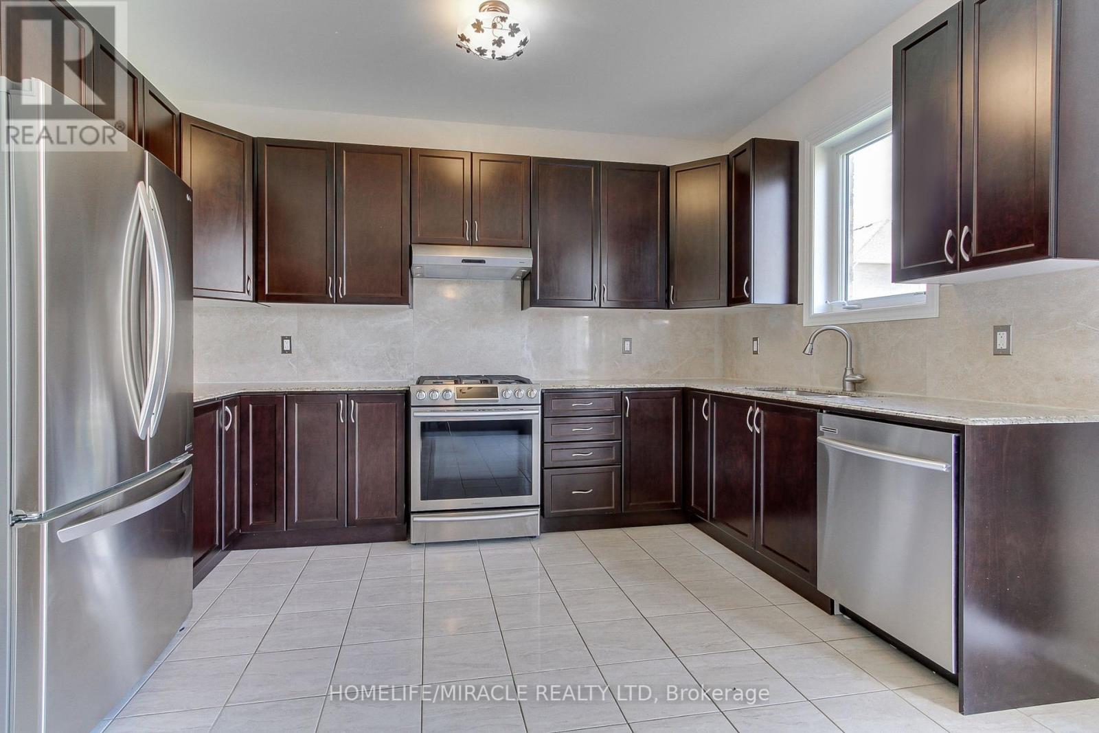 992 Green Street, Innisfil, Ontario  L0L 1W0 - Photo 13 - N12429985