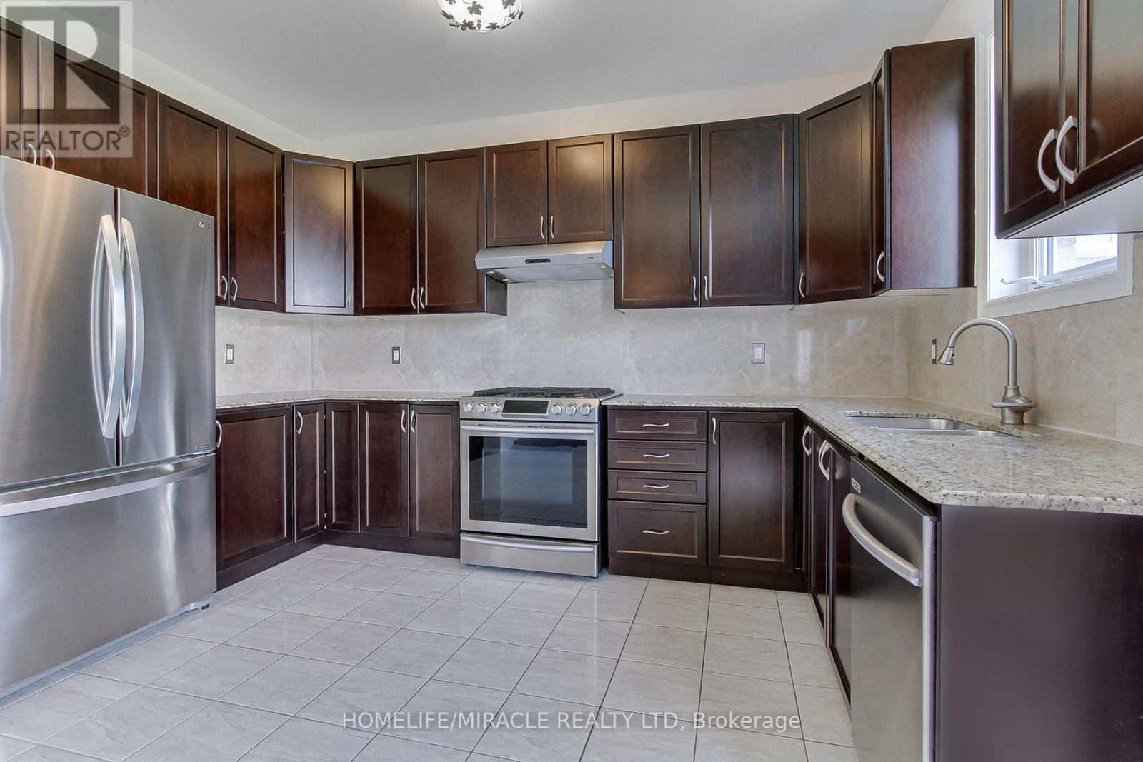 992 Green Street, Innisfil, Ontario  L0L 1W0 - Photo 14 - N12429985