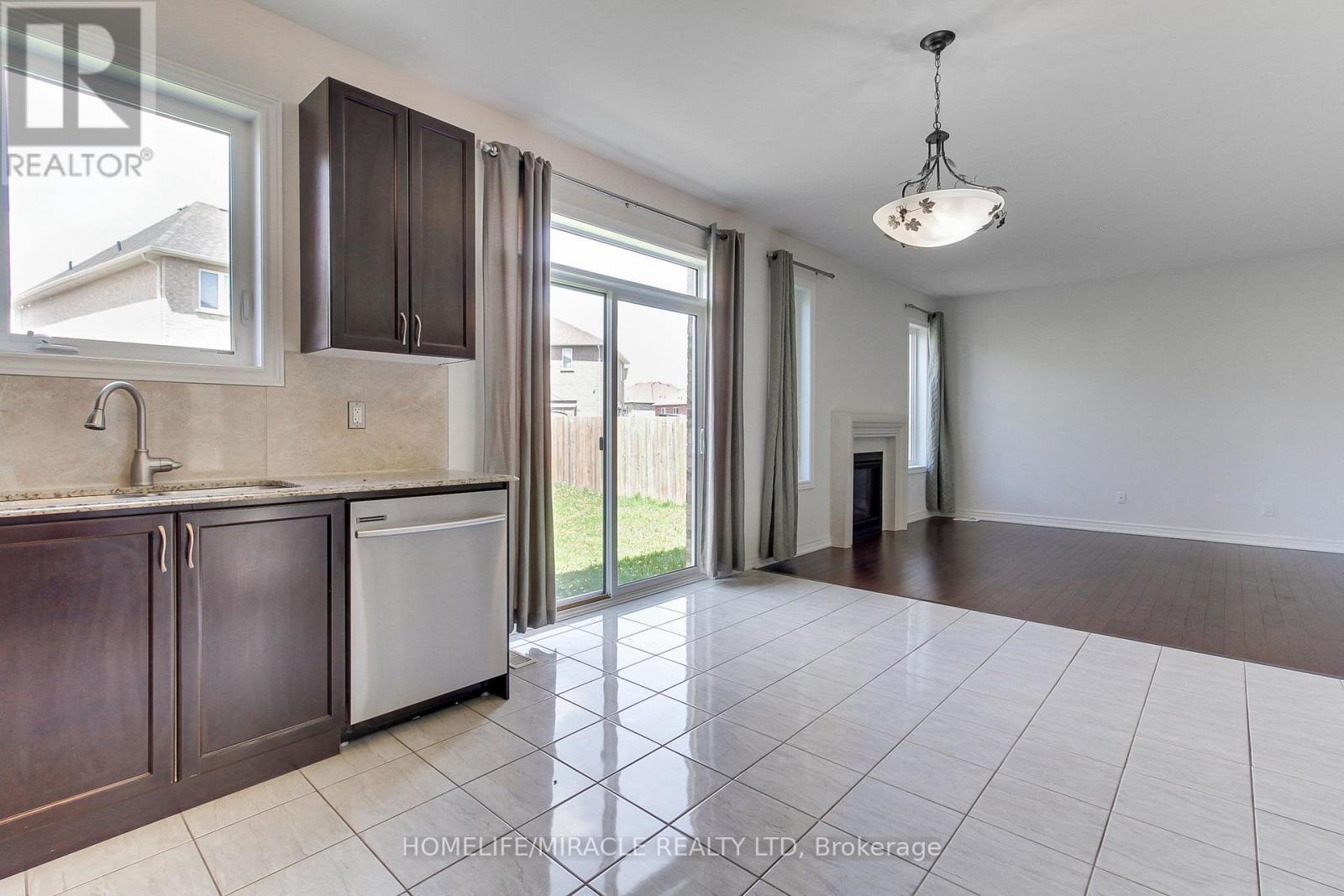 992 Green Street, Innisfil, Ontario  L0L 1W0 - Photo 16 - N12429985
