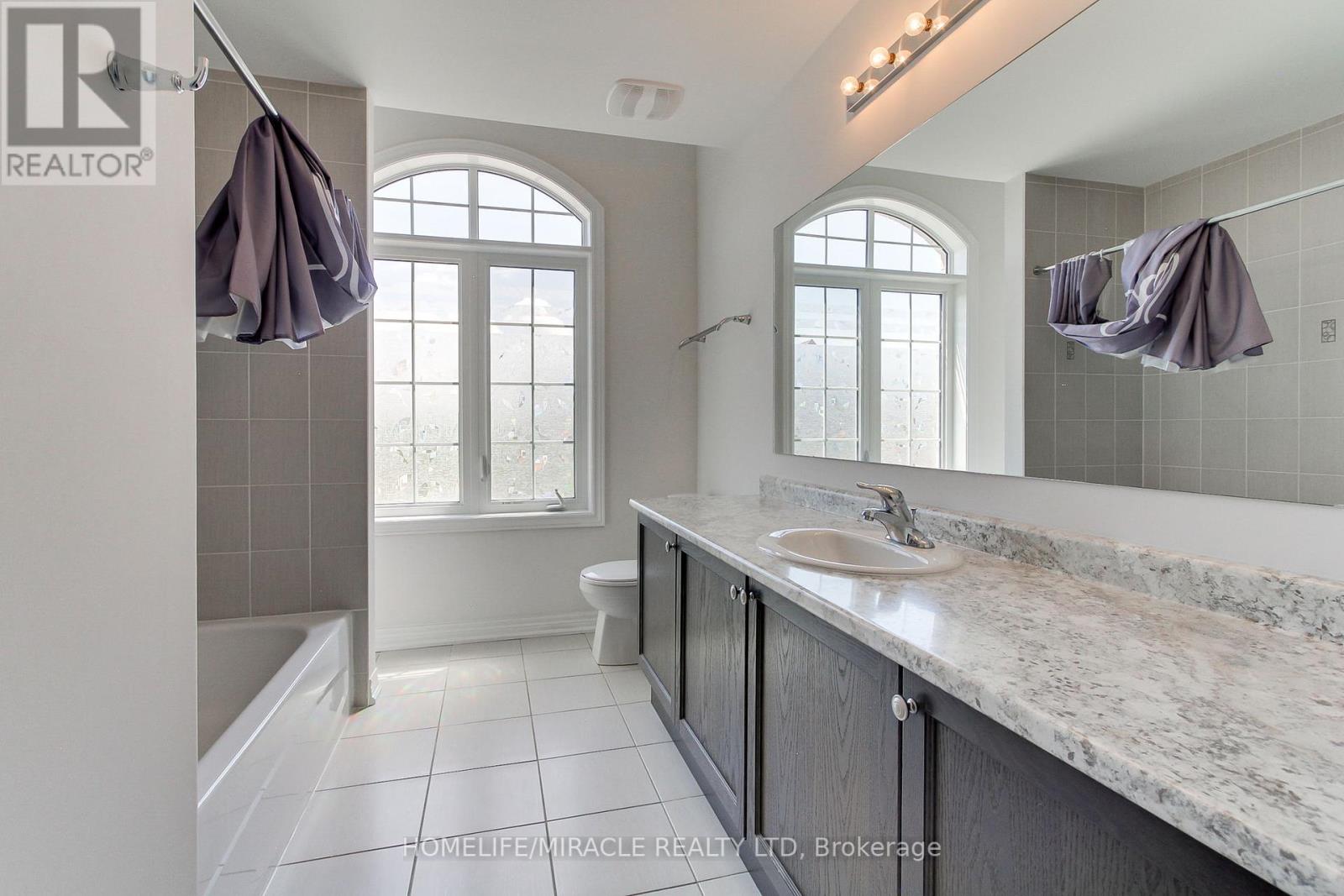 992 Green Street, Innisfil, Ontario  L0L 1W0 - Photo 37 - N12429985