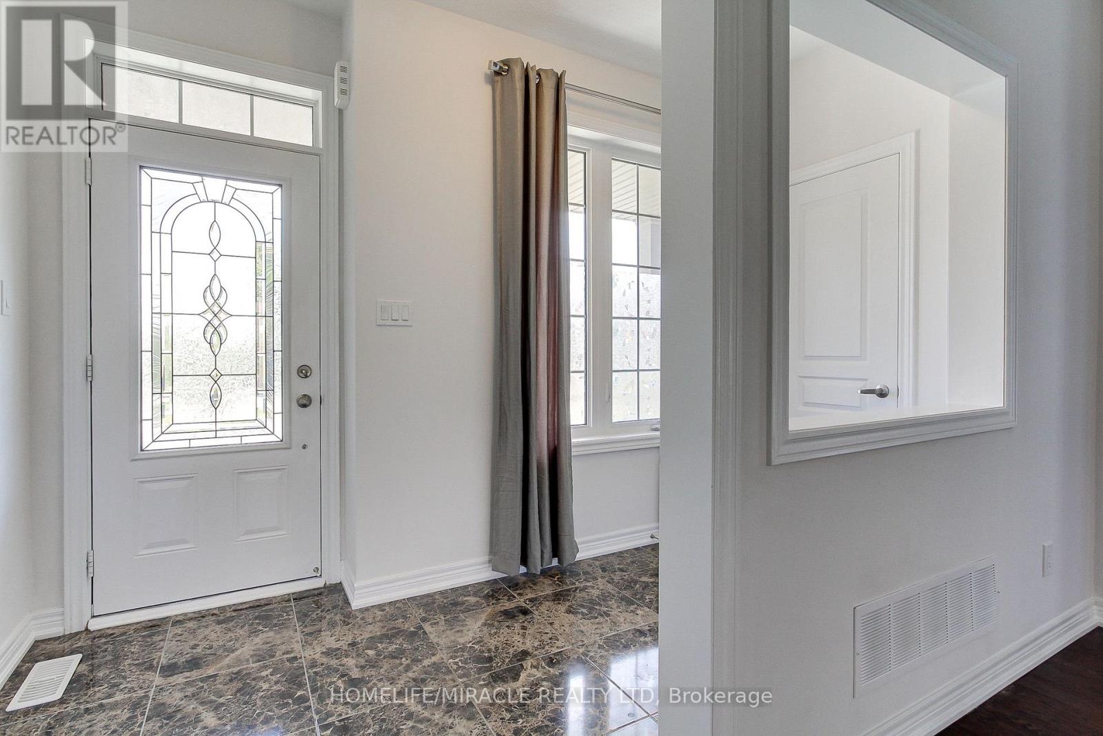 992 Green Street, Innisfil, Ontario  L0L 1W0 - Photo 6 - N12429985