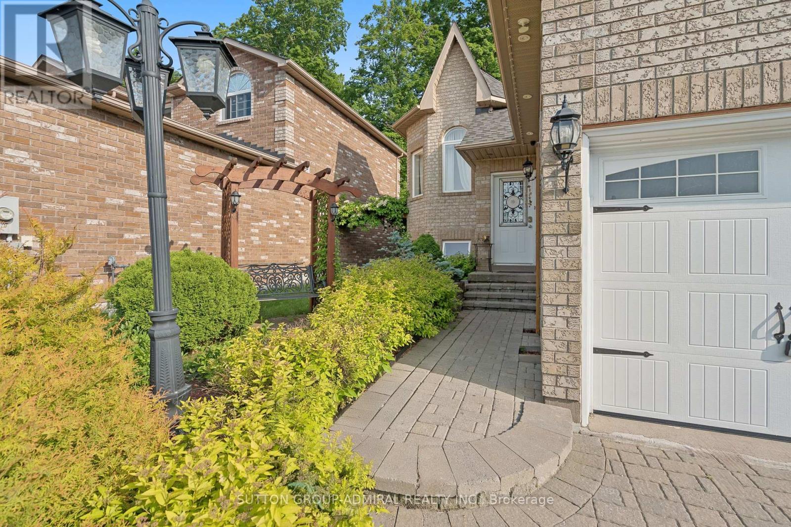 1221 Laurand Street, Innisfil, Ontario  L9S 0E6 - Photo 3 - N12430009