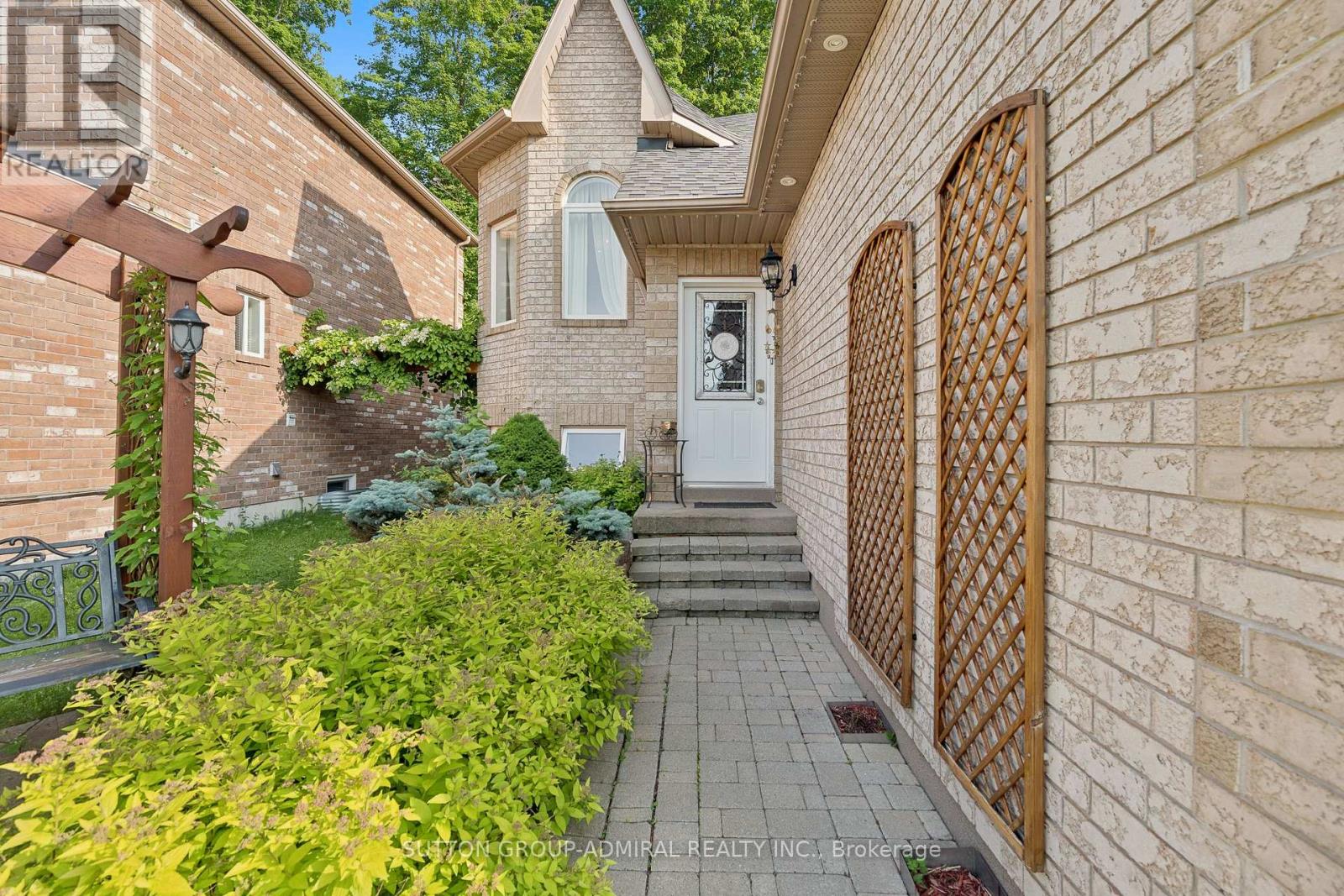 1221 Laurand Street, Innisfil, Ontario  L9S 0E6 - Photo 4 - N12430009