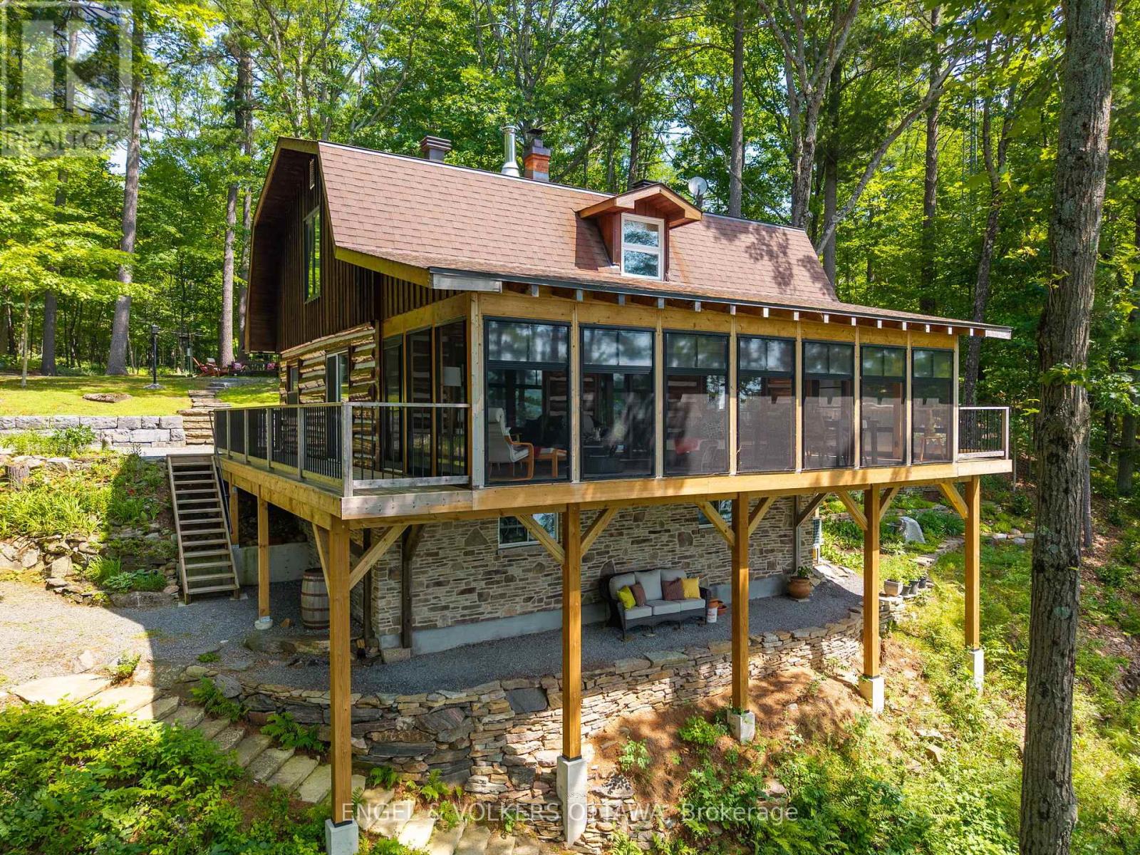 216 CONNIES LANE, Rideau Lakes, Ontario