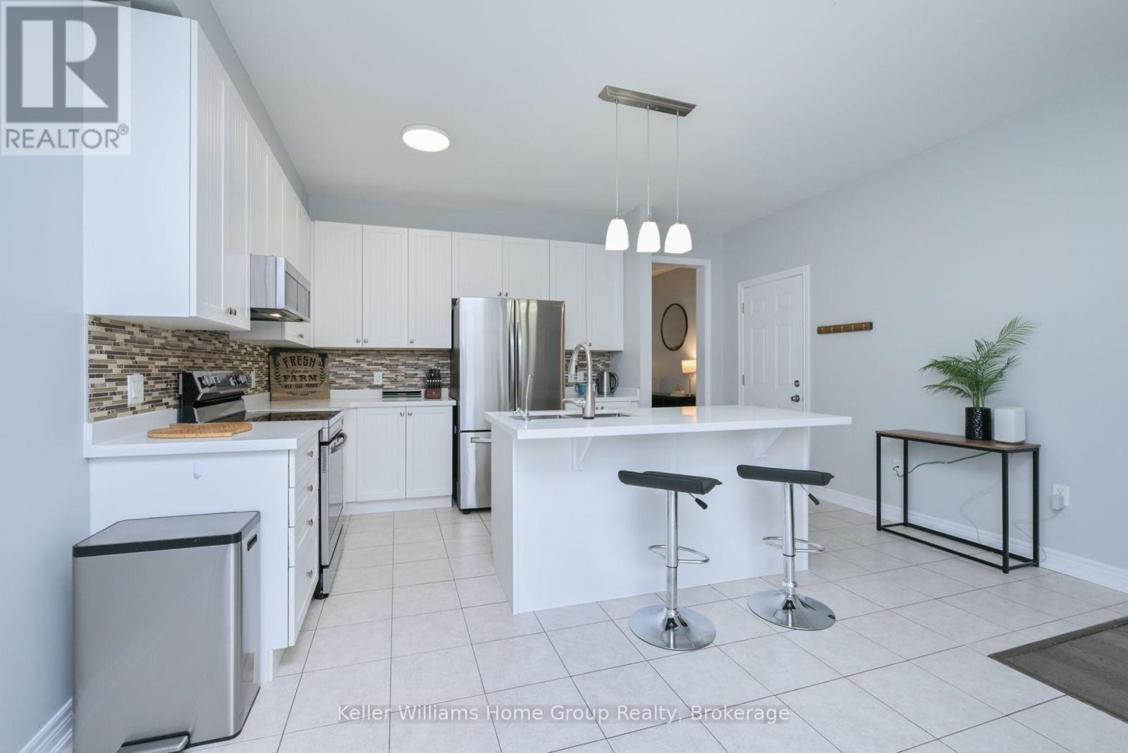 656 Armstrong Road, Shelburne, Ontario  L9V 3V4 - Photo 3 - X12430032