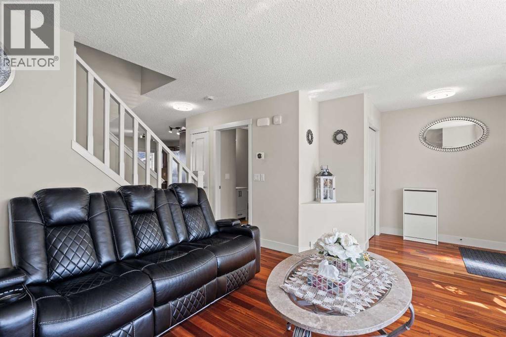 199 Cranberry Close Se, Calgary, Alberta  T3M 0B5 - Photo 5 - A2259398