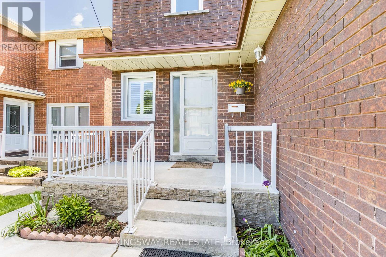 21 Tralee Street, Brampton, Ontario  L6Z 2Z6 - Photo 2 - W12429970