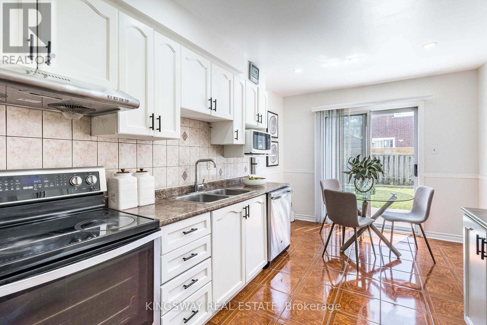 21 Tralee Street, Brampton, Ontario  L6Z 2Z6 - Photo 5 - W12429970