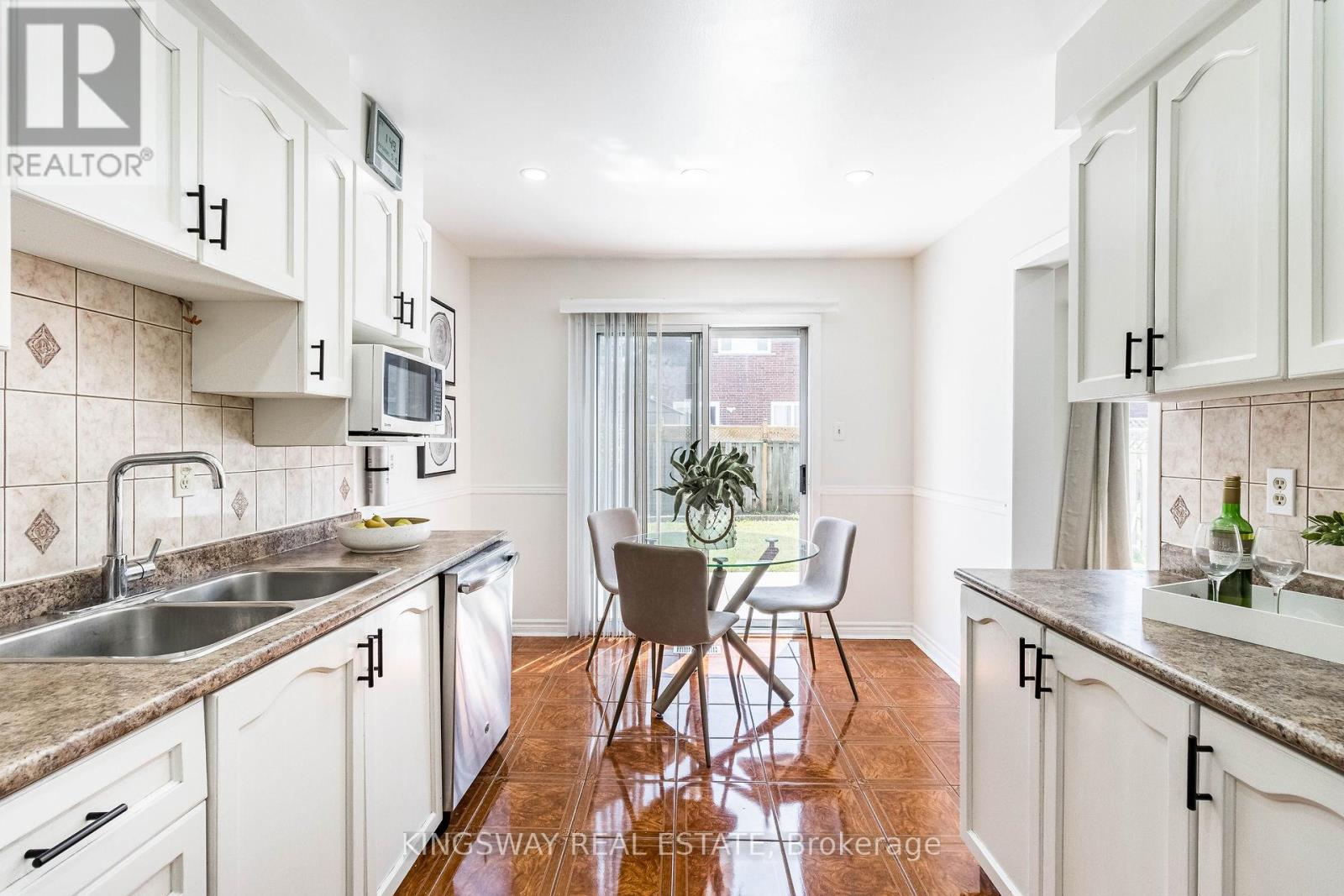 21 Tralee Street, Brampton, Ontario  L6Z 2Z6 - Photo 6 - W12429970