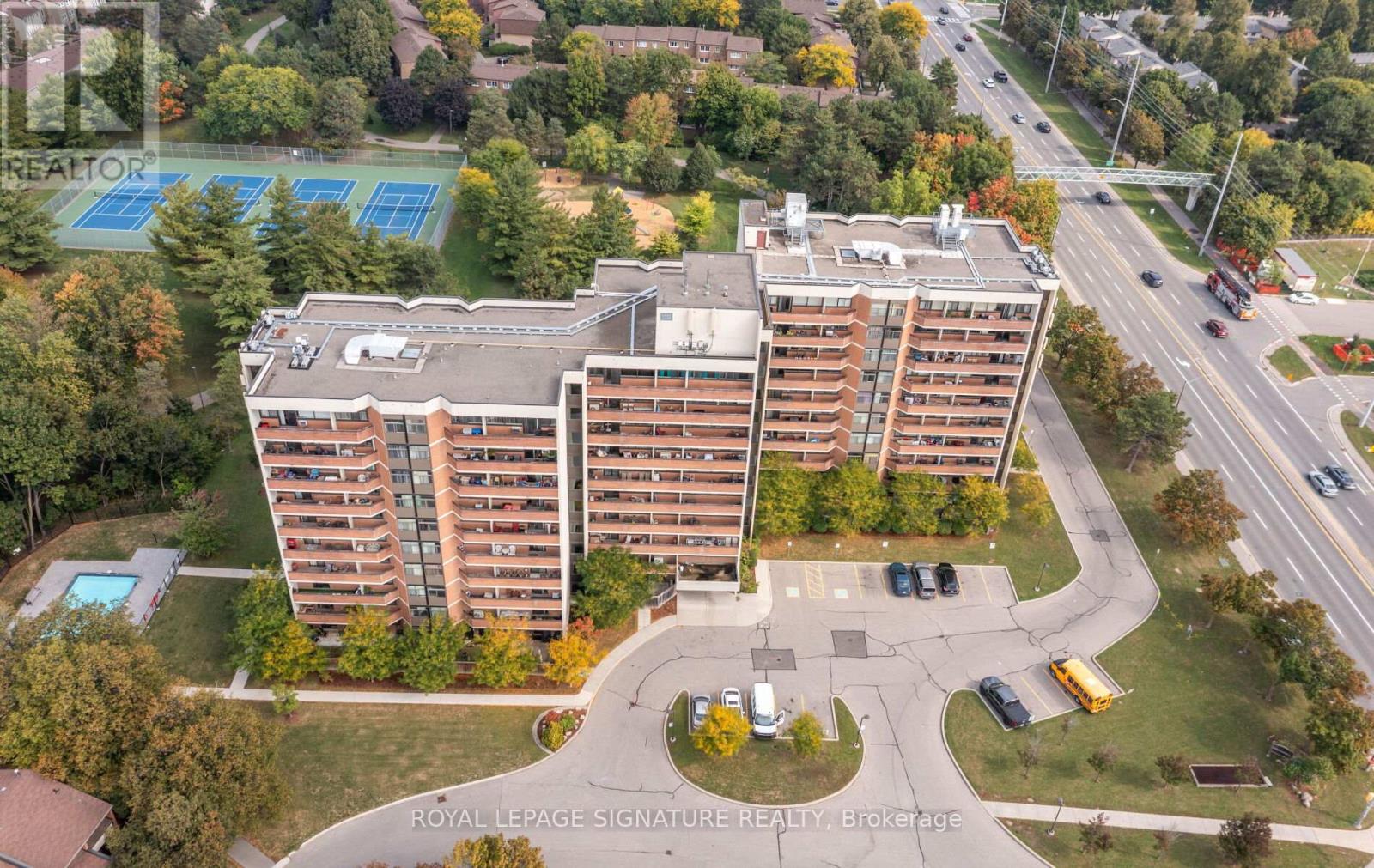 1005 - 2301 Derry Road W, Mississauga, Ontario  L5N 2R4 - Photo 1 - W12429982