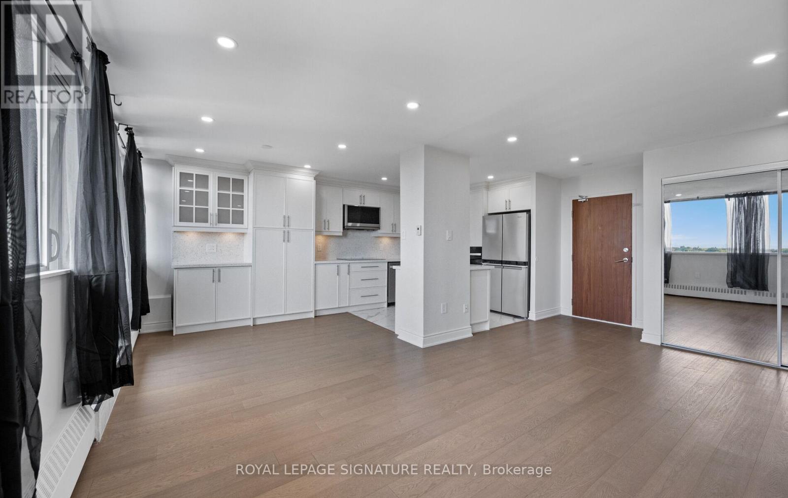 1005 - 2301 Derry Road W, Mississauga, Ontario  L5N 2R4 - Photo 11 - W12429982