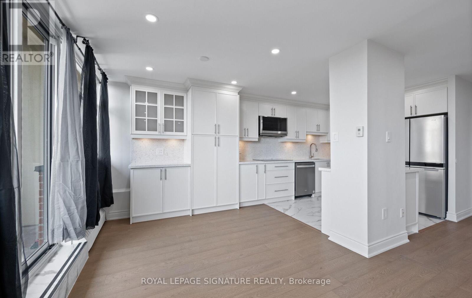 1005 - 2301 Derry Road W, Mississauga, Ontario  L5N 2R4 - Photo 13 - W12429982