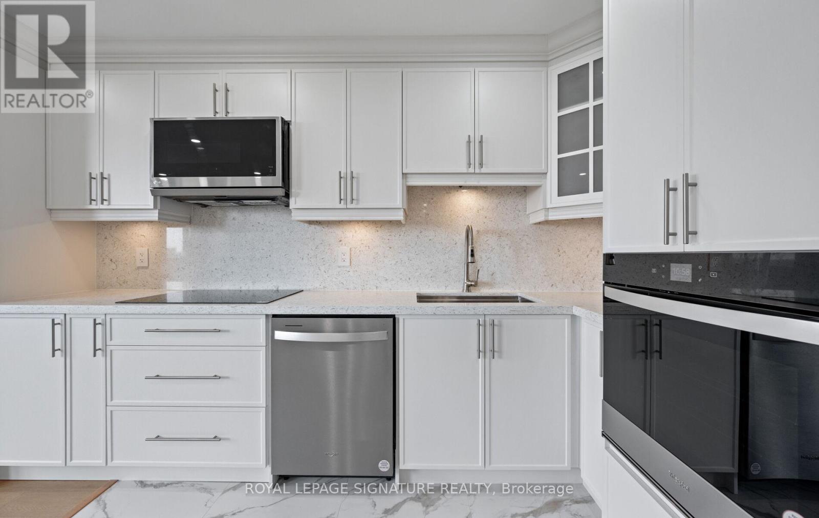 1005 - 2301 Derry Road W, Mississauga, Ontario  L5N 2R4 - Photo 15 - W12429982