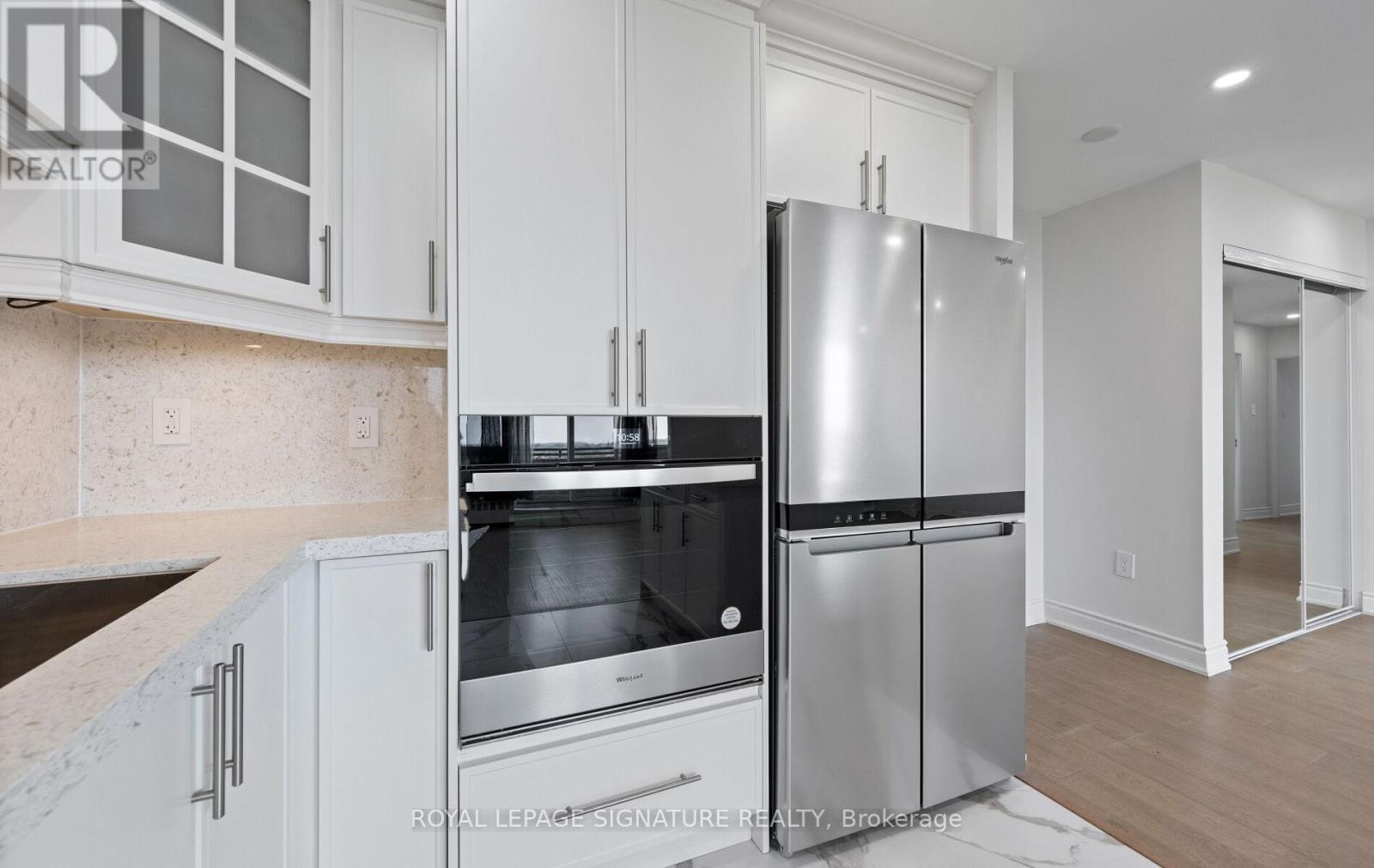1005 - 2301 Derry Road W, Mississauga, Ontario  L5N 2R4 - Photo 16 - W12429982