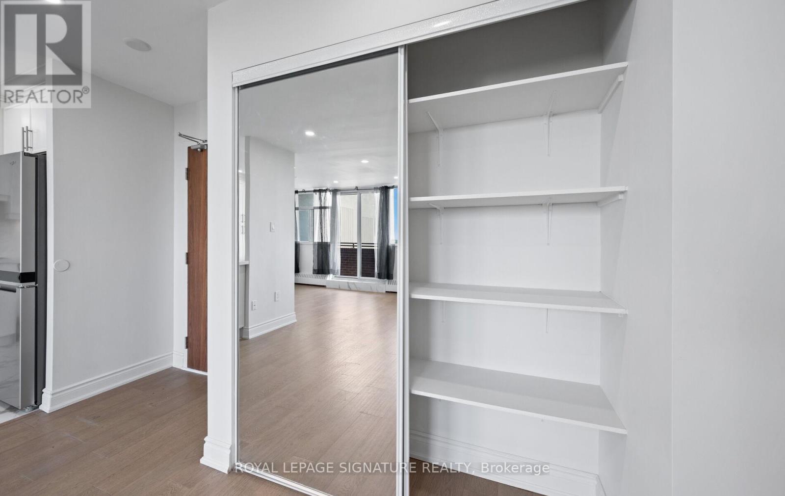 1005 - 2301 Derry Road W, Mississauga, Ontario  L5N 2R4 - Photo 23 - W12429982