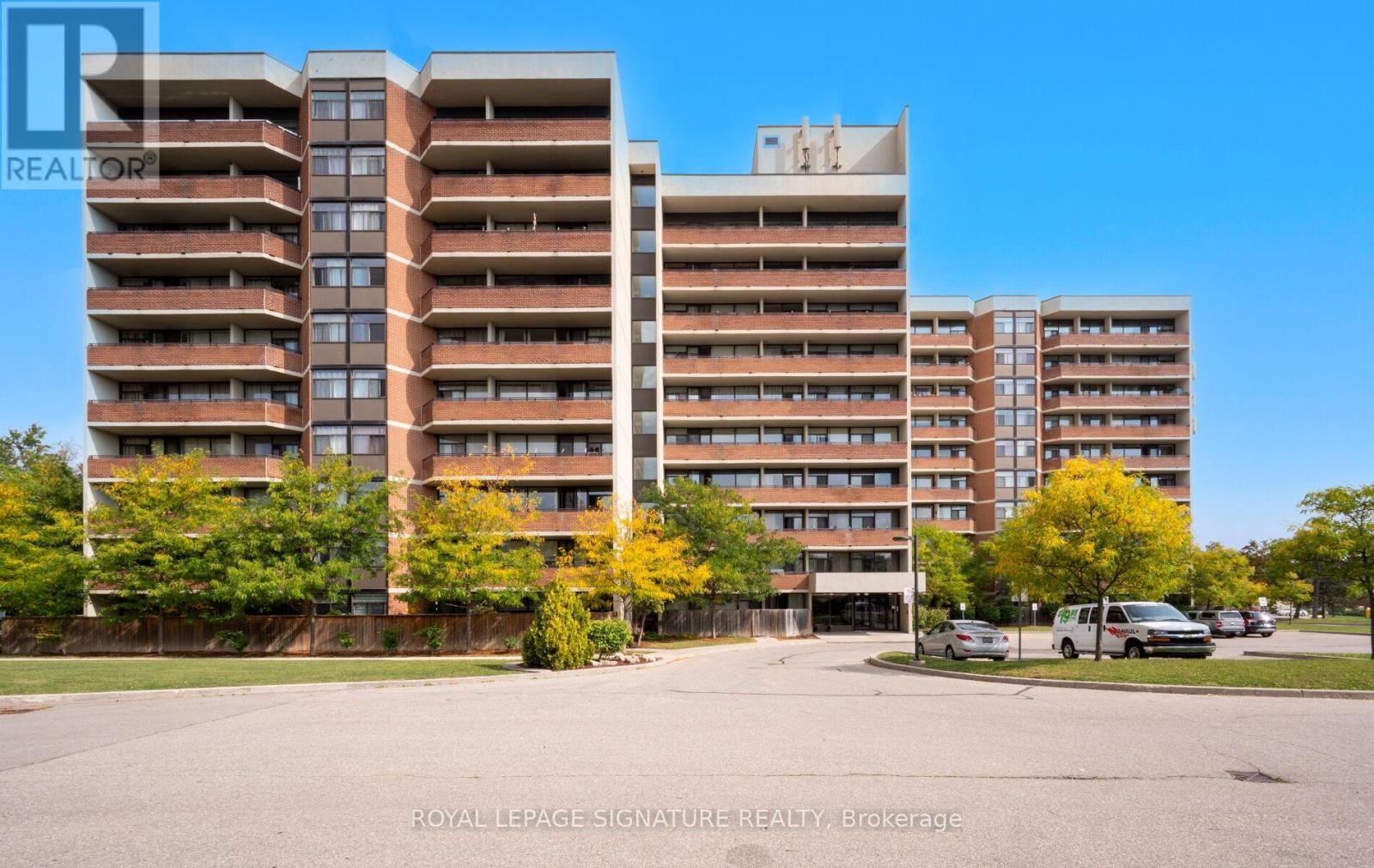 1005 - 2301 Derry Road W, Mississauga, Ontario  L5N 2R4 - Photo 3 - W12429982