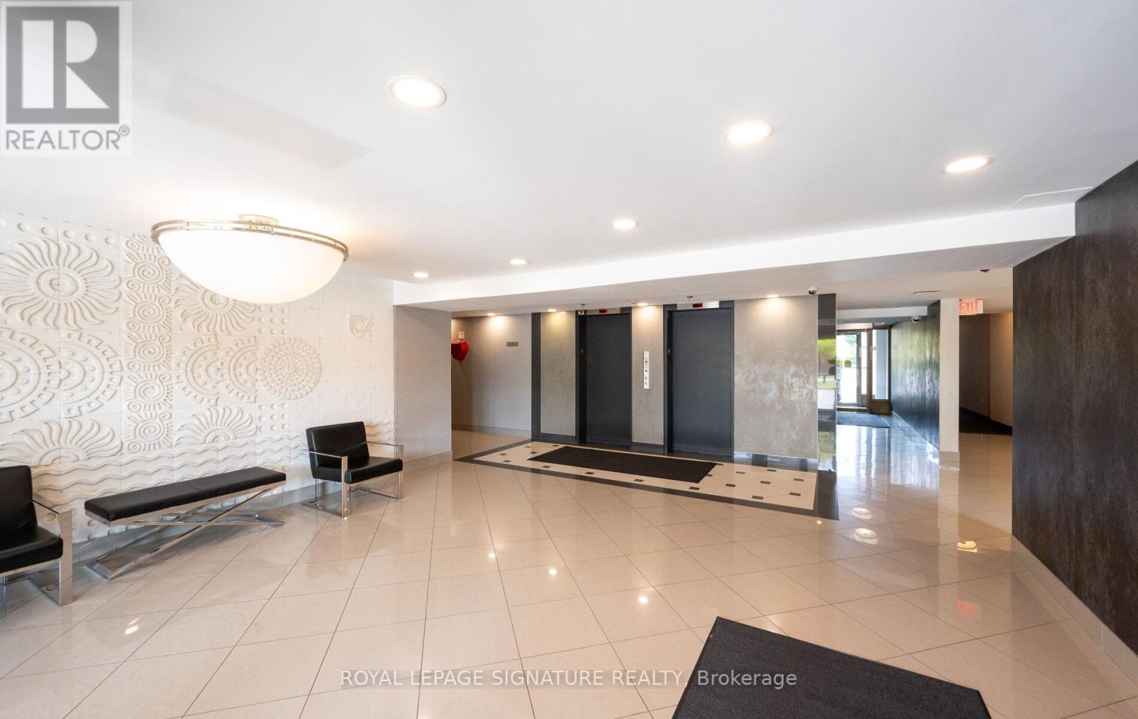 1005 - 2301 Derry Road W, Mississauga, Ontario  L5N 2R4 - Photo 7 - W12429982