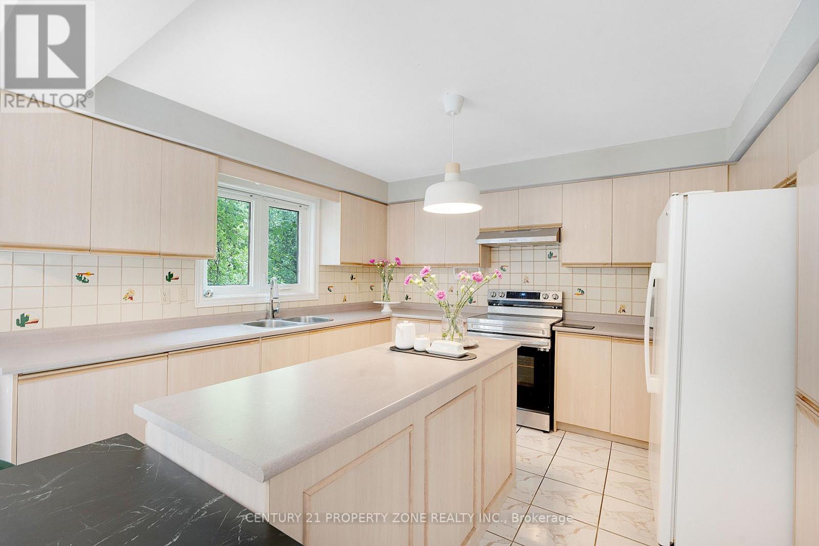 380 Summerchase Drive, Oakville, Ontario  L6H 5T7 - Photo 18 - W12429991