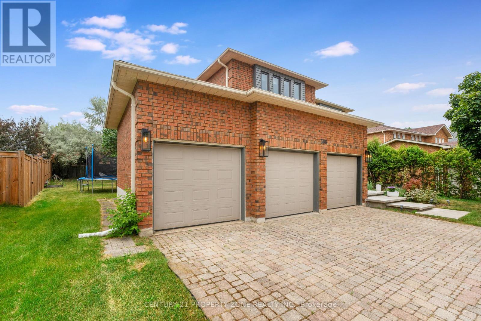 380 Summerchase Drive, Oakville, Ontario  L6H 5T7 - Photo 3 - W12429991