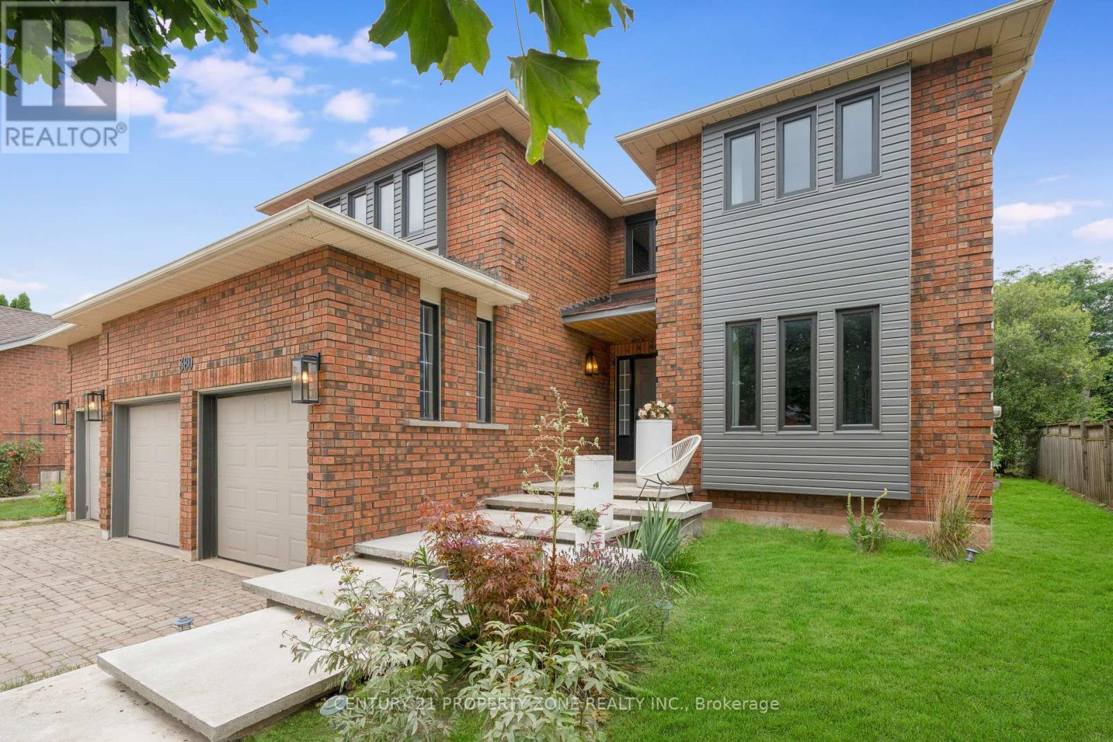380 Summerchase Drive, Oakville, Ontario  L6H 5T7 - Photo 4 - W12429991